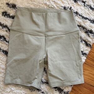 ALO Yoga High-Rise Bike Shorts in Sage